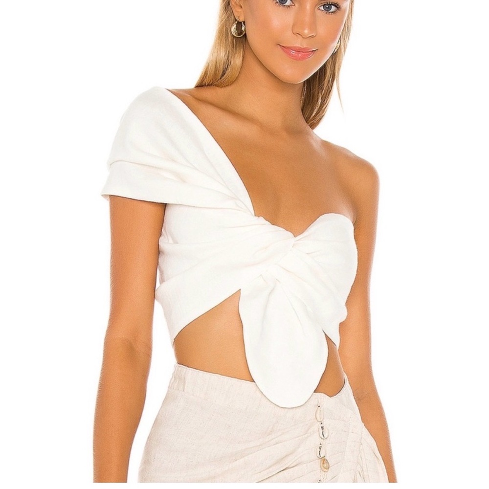 Chic White Asymmetrical Women's Crop Top